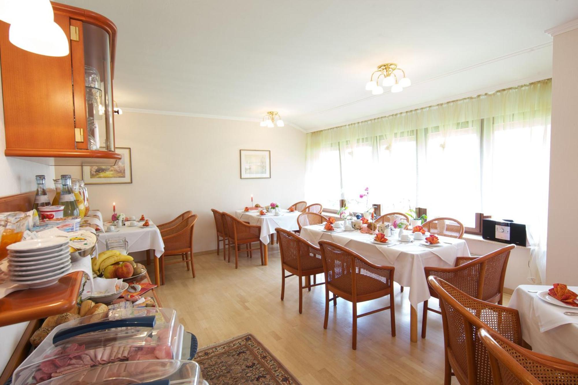 Hotel Reinhardtshof Garni Wolfschlugen Extérieur photo