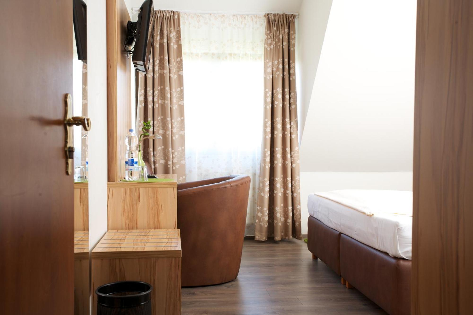 Hotel Reinhardtshof Garni Wolfschlugen Chambre photo