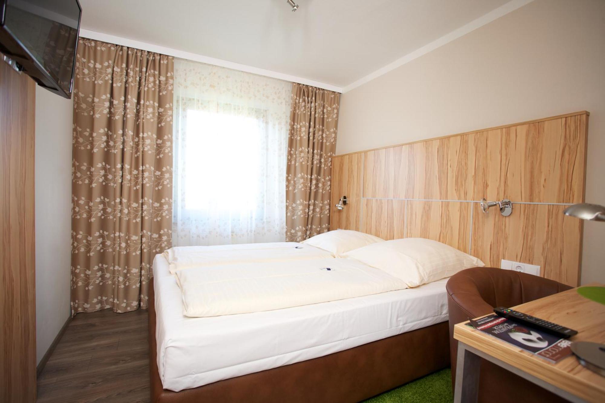 Hotel Reinhardtshof Garni Wolfschlugen Chambre photo