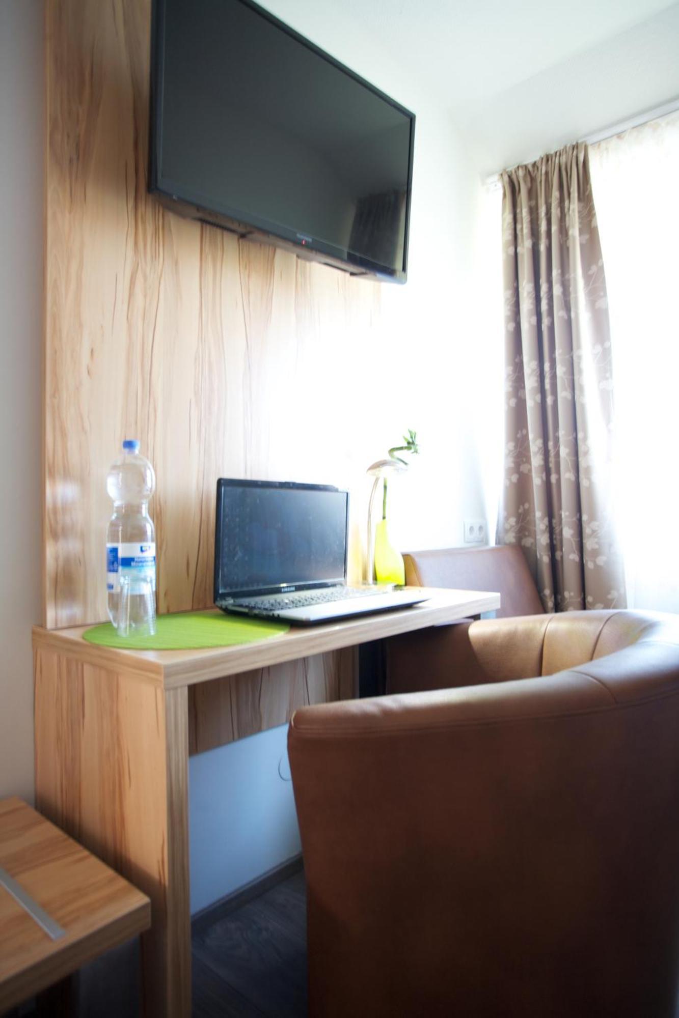 Hotel Reinhardtshof Garni Wolfschlugen Chambre photo