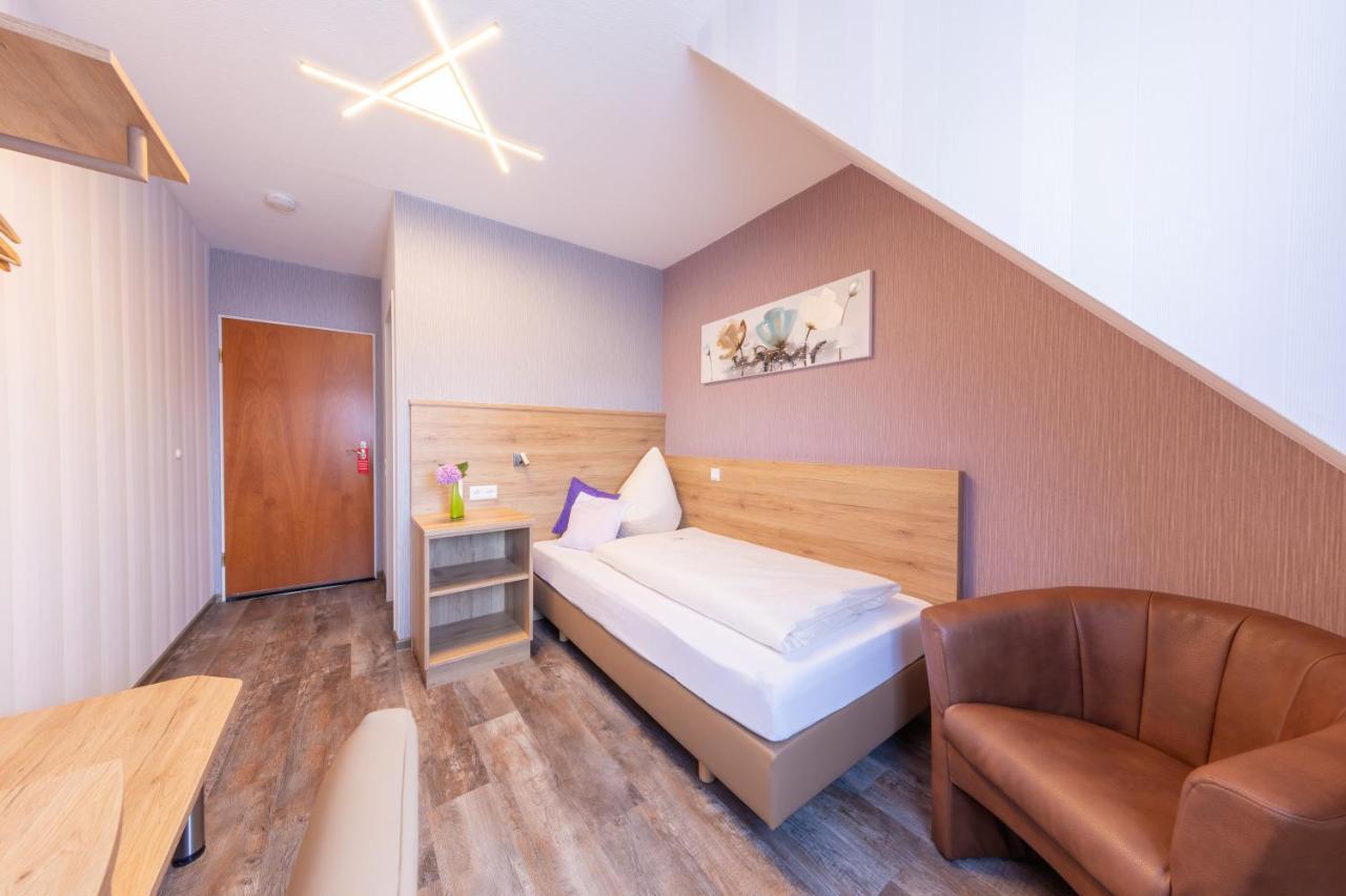 Hotel Reinhardtshof Garni Wolfschlugen Extérieur photo