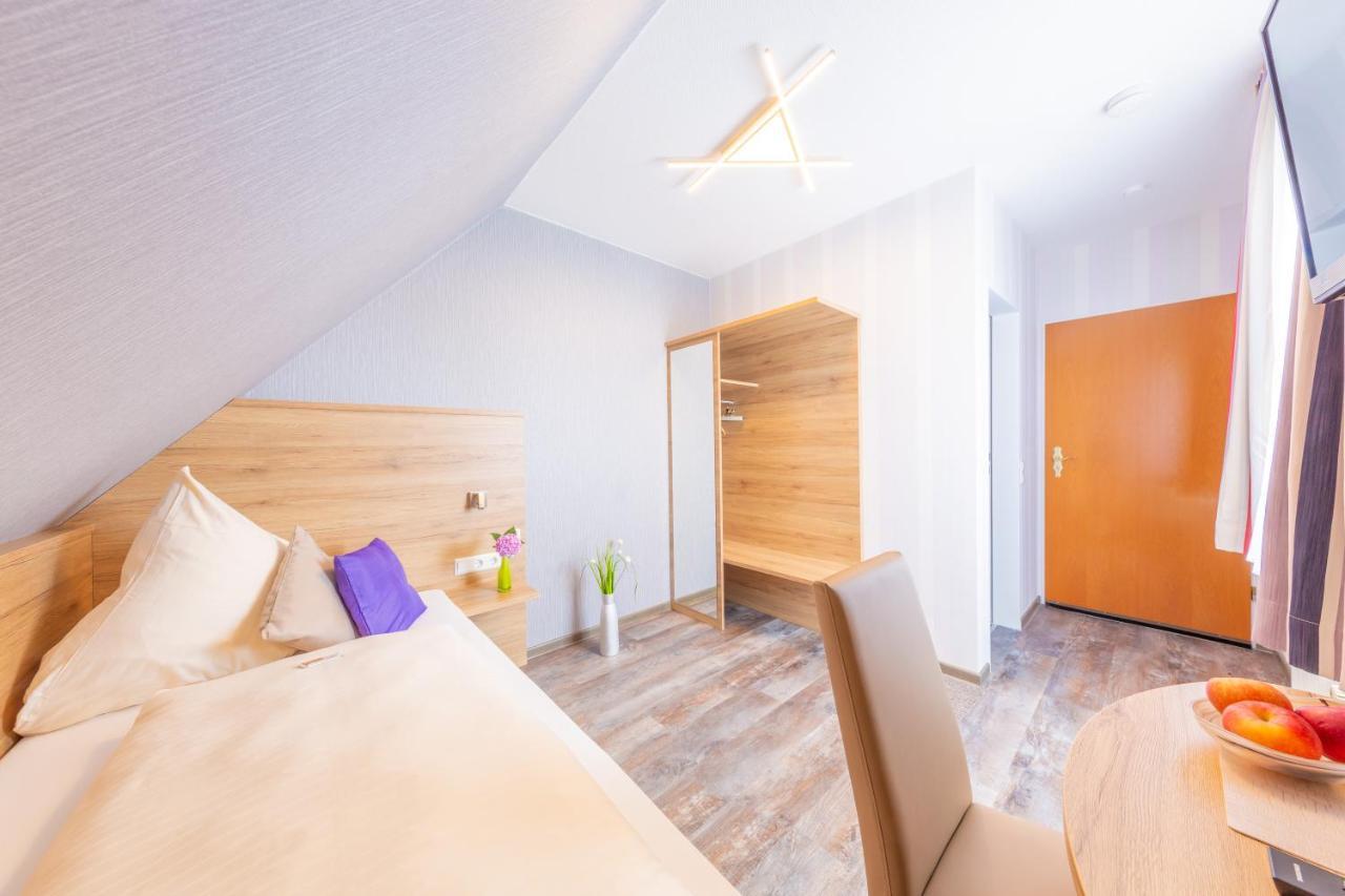 Hotel Reinhardtshof Garni Wolfschlugen Extérieur photo