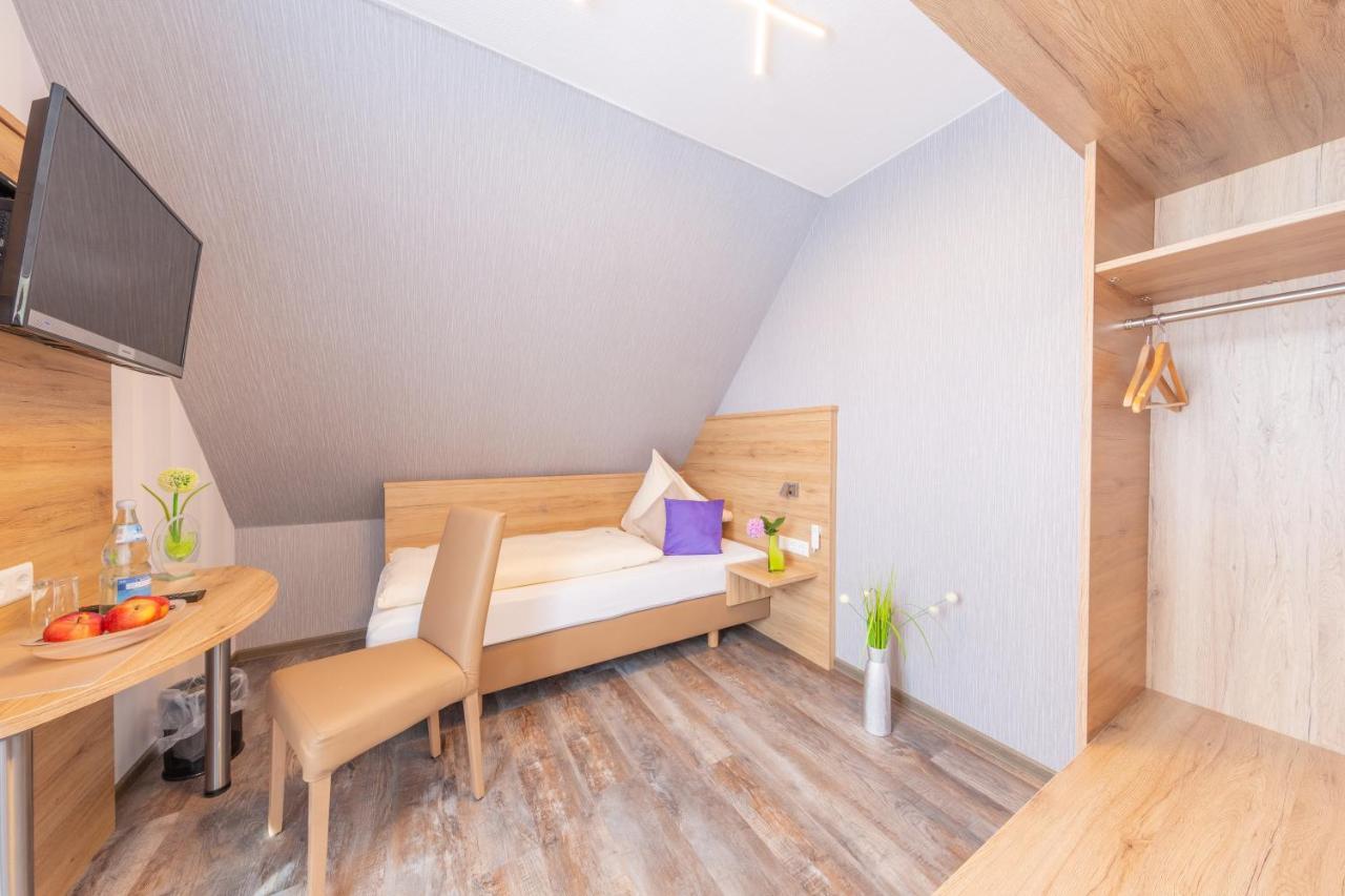 Hotel Reinhardtshof Garni Wolfschlugen Extérieur photo